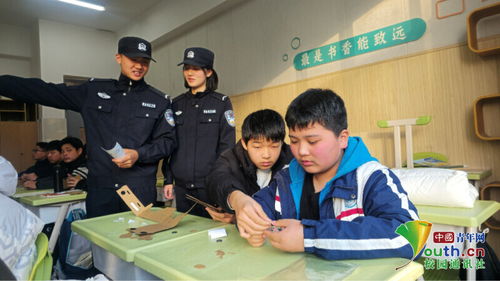 警院學(xué)子進(jìn)校園 安全教育護(hù)成長(zhǎng)——河南警察學(xué)院赴中學(xué)開展安全教育服務(wù)側(cè)記